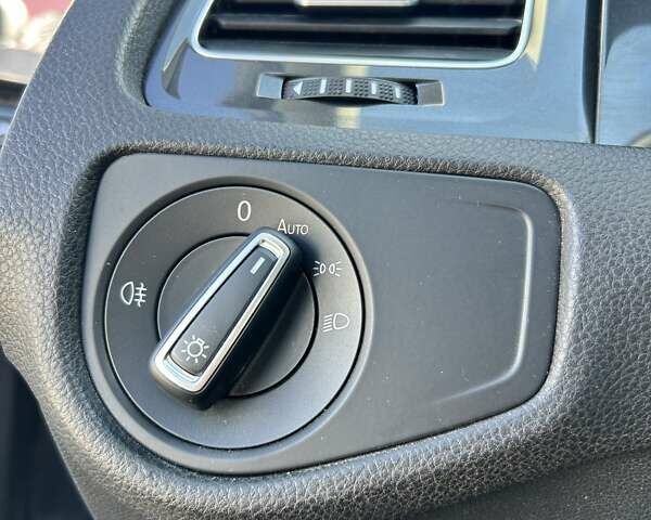 Серый Фольксваген e-Golf, объемом двигателя 0 л и пробегом 161 тыс. км за 13100 $, фото 19 на Automoto.ua