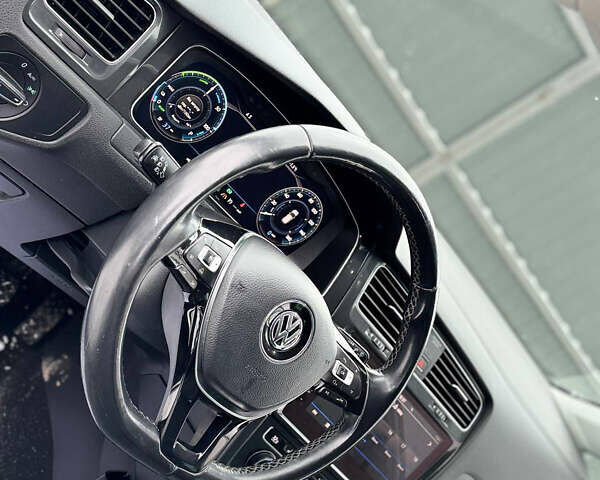 Серый Фольксваген e-Golf, объемом двигателя 0 л и пробегом 148 тыс. км за 12350 $, фото 38 на Automoto.ua