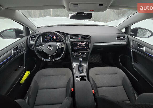 Серый Фольксваген e-Golf, объемом двигателя 0 л и пробегом 159 тыс. км за 12499 $, фото 24 на Automoto.ua