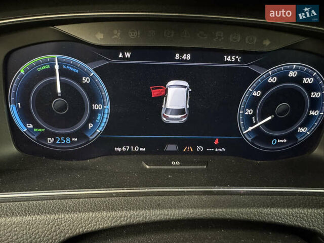 Серый Фольксваген e-Golf, объемом двигателя 0 л и пробегом 207 тыс. км за 11999 $, фото 11 на Automoto.ua