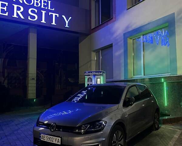 Серый Фольксваген e-Golf, объемом двигателя 0 л и пробегом 103 тыс. км за 15300 $, фото 1 на Automoto.ua