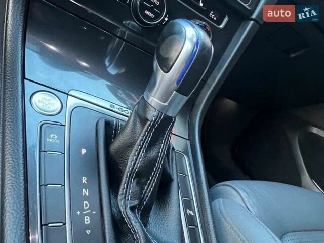 Серый Фольксваген e-Golf, объемом двигателя 0 л и пробегом 148 тыс. км за 11975 $, фото 62 на Automoto.ua