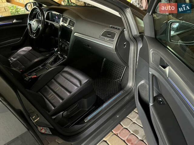 Серый Фольксваген e-Golf, объемом двигателя 0 л и пробегом 149 тыс. км за 12999 $, фото 94 на Automoto.ua