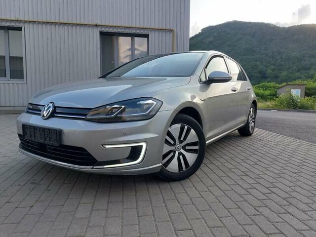 Серый Фольксваген e-Golf, объемом двигателя 0 л и пробегом 197 тыс. км за 15500 $, фото 1 на Automoto.ua