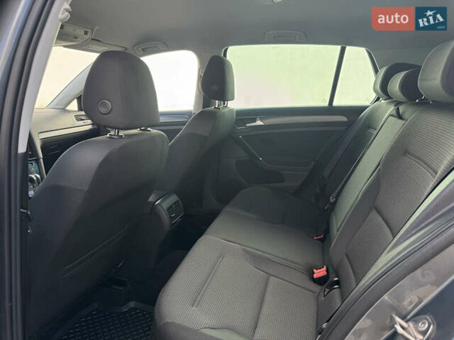 Серый Фольксваген e-Golf, объемом двигателя 0 л и пробегом 120 тыс. км за 12000 $, фото 11 на Automoto.ua