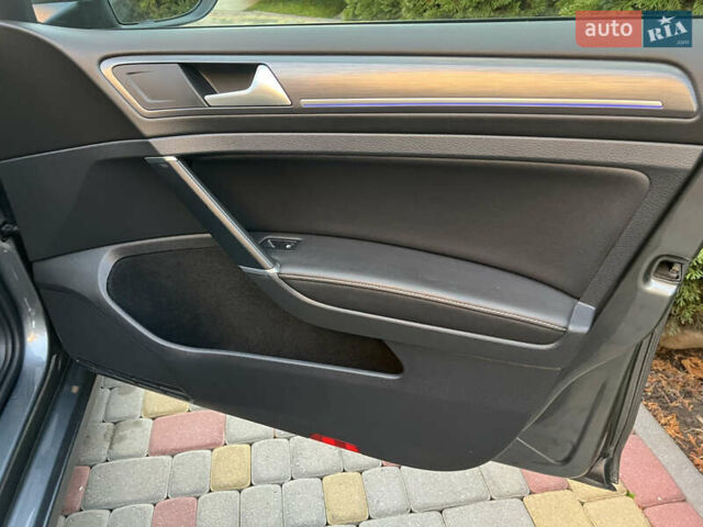 Серый Фольксваген e-Golf, объемом двигателя 0 л и пробегом 149 тыс. км за 12999 $, фото 44 на Automoto.ua