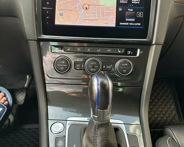 Серый Фольксваген e-Golf, объемом двигателя 0 л и пробегом 125 тыс. км за 14999 $, фото 13 на Automoto.ua