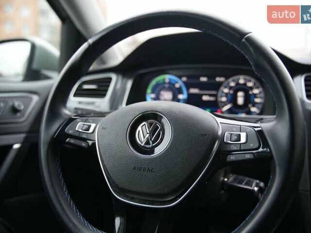 Серый Фольксваген e-Golf, объемом двигателя 0 л и пробегом 28 тыс. км за 12900 $, фото 11 на Automoto.ua