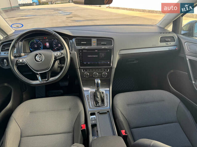 Серый Фольксваген e-Golf, объемом двигателя 0 л и пробегом 120 тыс. км за 12000 $, фото 10 на Automoto.ua