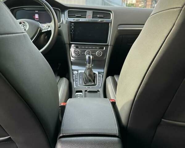 Серый Фольксваген e-Golf, объемом двигателя 0 л и пробегом 125 тыс. км за 14999 $, фото 8 на Automoto.ua