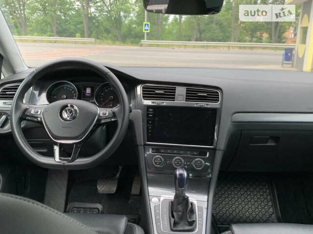 Серый Фольксваген e-Golf, объемом двигателя 0 л и пробегом 109 тыс. км за 14200 $, фото 34 на Automoto.ua