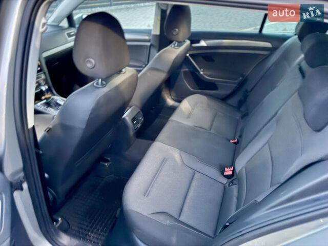 Серый Фольксваген e-Golf, объемом двигателя 0 л и пробегом 151 тыс. км за 12400 $, фото 12 на Automoto.ua