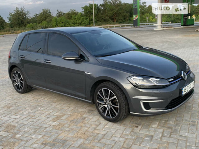 Серый Фольксваген e-Golf, объемом двигателя 0 л и пробегом 109 тыс. км за 14200 $, фото 15 на Automoto.ua