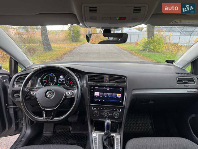 Серый Фольксваген e-Golf, объемом двигателя 0 л и пробегом 194 тыс. км за 11650 $, фото 18 на Automoto.ua