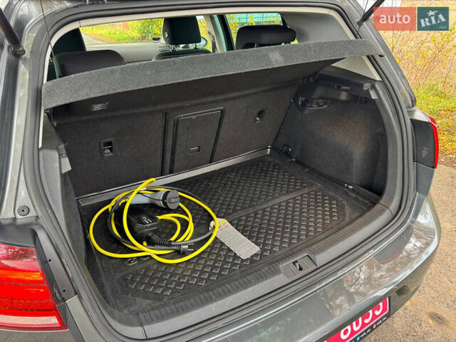 Серый Фольксваген e-Golf, объемом двигателя 0 л и пробегом 194 тыс. км за 11650 $, фото 15 на Automoto.ua