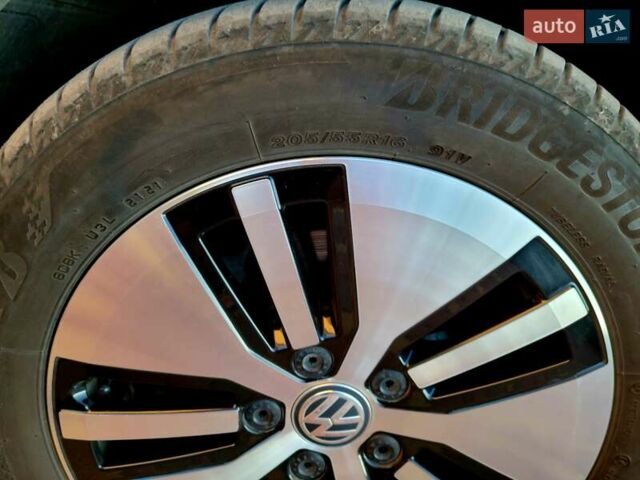 Серый Фольксваген e-Golf, объемом двигателя 0 л и пробегом 89 тыс. км за 17300 $, фото 17 на Automoto.ua