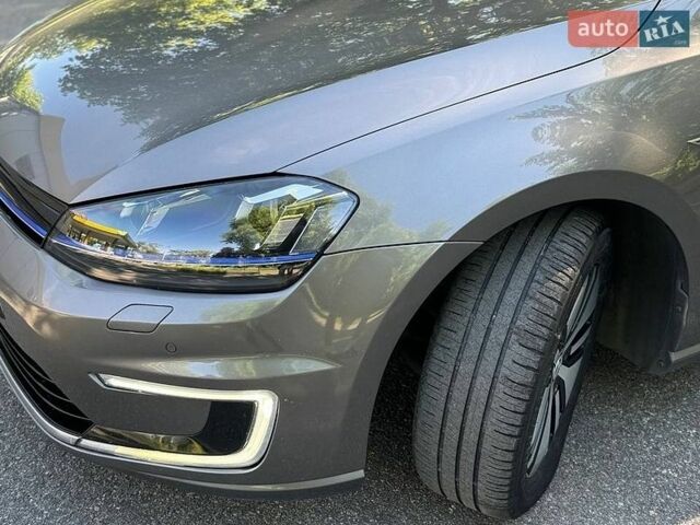 Серый Фольксваген e-Golf, объемом двигателя 0 л и пробегом 165 тыс. км за 9200 $, фото 12 на Automoto.ua