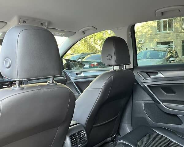 Серый Фольксваген e-Golf, объемом двигателя 0 л и пробегом 103 тыс. км за 15300 $, фото 15 на Automoto.ua