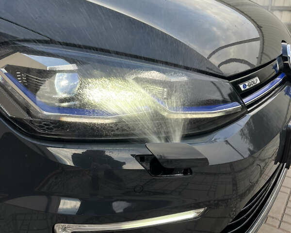 Серый Фольксваген e-Golf, объемом двигателя 0 л и пробегом 114 тыс. км за 12500 $, фото 16 на Automoto.ua