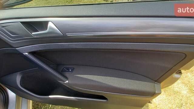 Серый Фольксваген e-Golf, объемом двигателя 0 л и пробегом 118 тыс. км за 13900 $, фото 12 на Automoto.ua