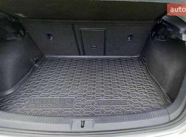 Серый Фольксваген e-Golf, объемом двигателя 0 л и пробегом 118 тыс. км за 13900 $, фото 14 на Automoto.ua