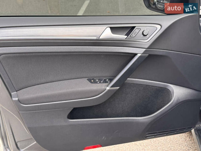 Сірий Фольксваген e-Golf, об'ємом двигуна 0 л та пробігом 190 тис. км за 11500 $, фото 26 на Automoto.ua