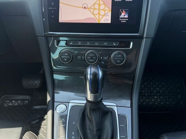Серый Фольксваген e-Golf, объемом двигателя 0 л и пробегом 139 тыс. км за 13700 $, фото 25 на Automoto.ua