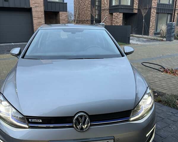 Серый Фольксваген e-Golf, объемом двигателя 0 л и пробегом 46 тыс. км за 15000 $, фото 5 на Automoto.ua