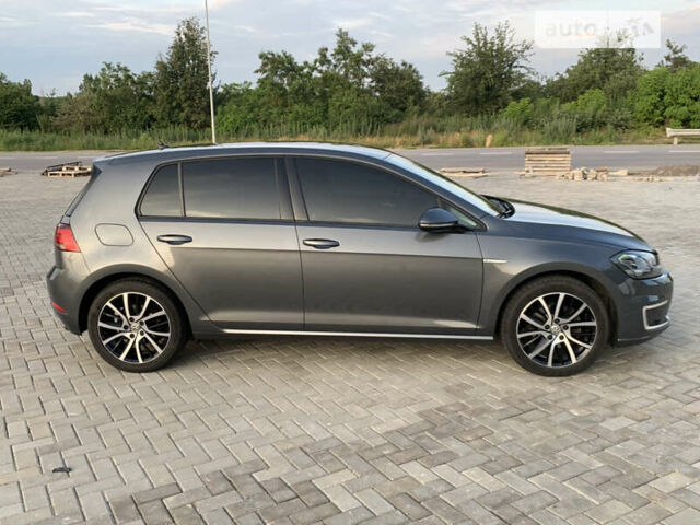 Серый Фольксваген e-Golf, объемом двигателя 0 л и пробегом 109 тыс. км за 14200 $, фото 3 на Automoto.ua