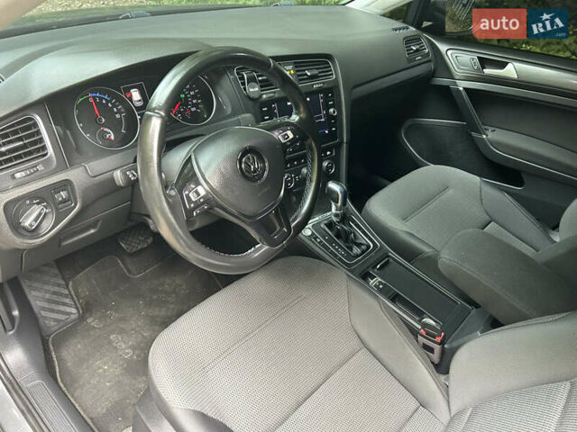 Серый Фольксваген e-Golf, объемом двигателя 0 л и пробегом 250 тыс. км за 12500 $, фото 1 на Automoto.ua