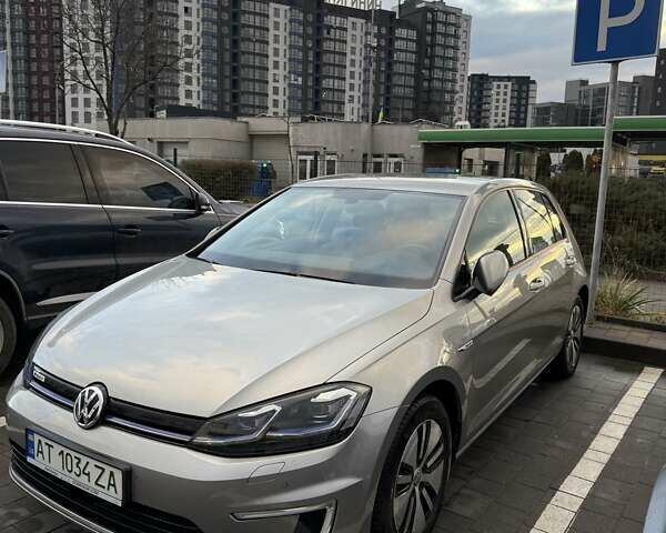 Серый Фольксваген e-Golf, объемом двигателя 0 л и пробегом 46 тыс. км за 15000 $, фото 1 на Automoto.ua