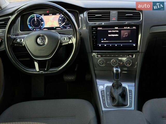 Серый Фольксваген e-Golf, объемом двигателя 0 л и пробегом 151 тыс. км за 13900 $, фото 30 на Automoto.ua
