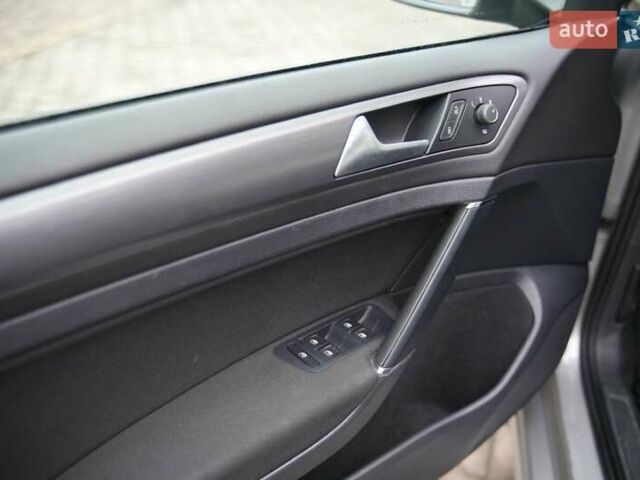 Серый Фольксваген e-Golf, объемом двигателя 0 л и пробегом 28 тыс. км за 12900 $, фото 25 на Automoto.ua