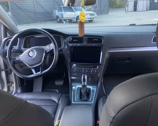 Серый Фольксваген e-Golf, объемом двигателя 0 л и пробегом 135 тыс. км за 14500 $, фото 10 на Automoto.ua