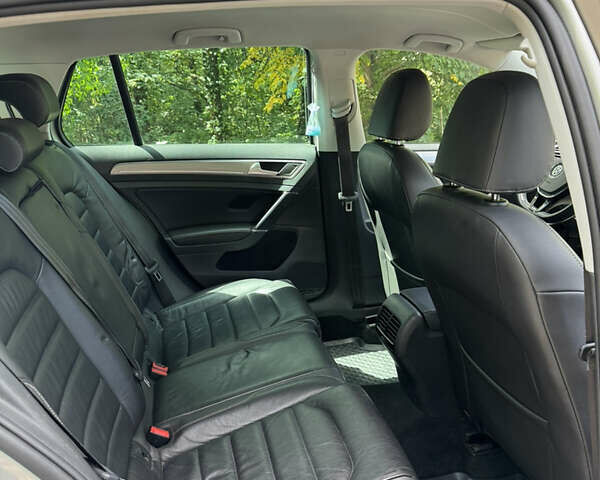 Серый Фольксваген e-Golf, объемом двигателя 0 л и пробегом 128 тыс. км за 11900 $, фото 20 на Automoto.ua