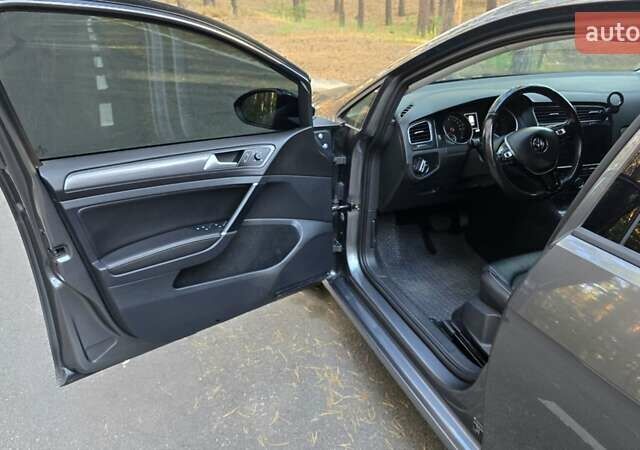 Серый Фольксваген e-Golf, объемом двигателя 0 л и пробегом 74 тыс. км за 13900 $, фото 21 на Automoto.ua