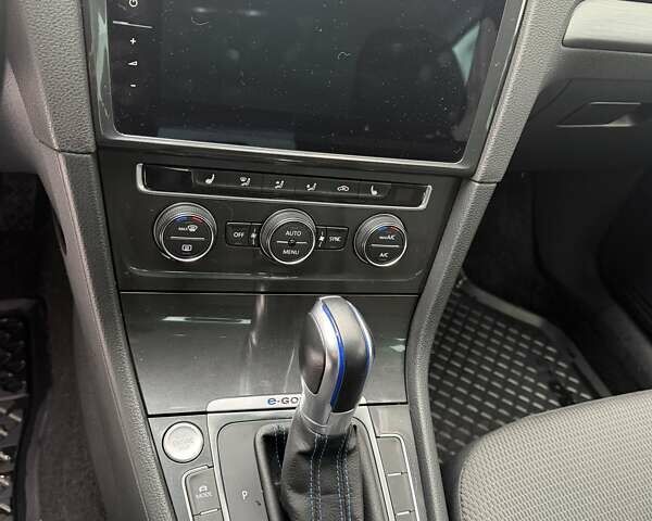 Сірий Фольксваген e-Golf, об'ємом двигуна 0 л та пробігом 101 тис. км за 12800 $, фото 7 на Automoto.ua