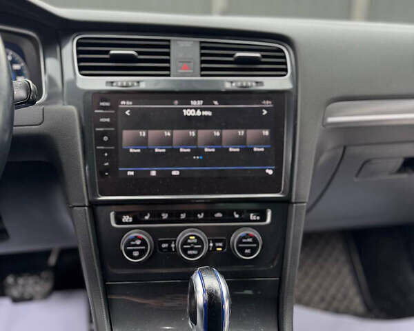 Серый Фольксваген e-Golf, объемом двигателя 0 л и пробегом 148 тыс. км за 12350 $, фото 47 на Automoto.ua