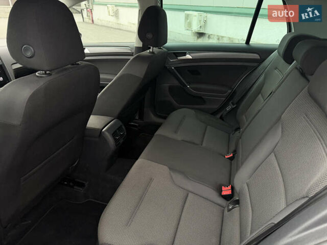 Серый Фольксваген e-Golf, объемом двигателя 0 л и пробегом 98 тыс. км за 12300 $, фото 13 на Automoto.ua