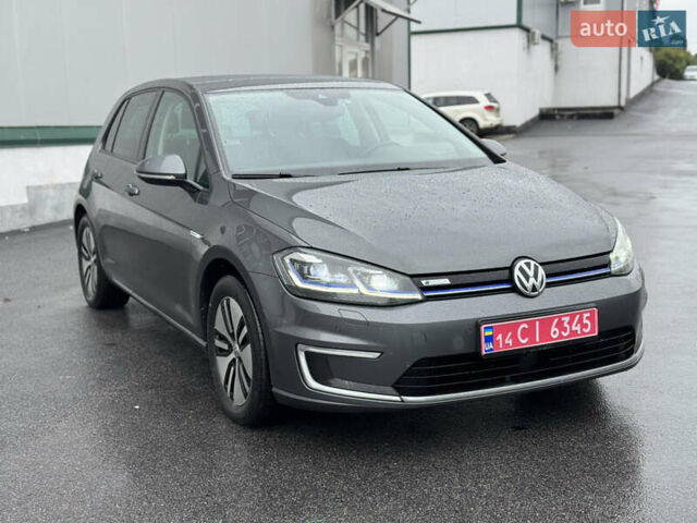 Серый Фольксваген e-Golf, объемом двигателя 0 л и пробегом 98 тыс. км за 12000 $, фото 2 на Automoto.ua
