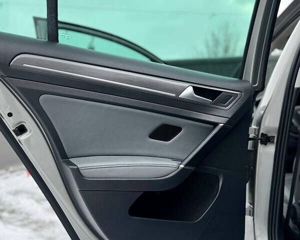 Серый Фольксваген e-Golf, объемом двигателя 0 л и пробегом 148 тыс. км за 12350 $, фото 71 на Automoto.ua