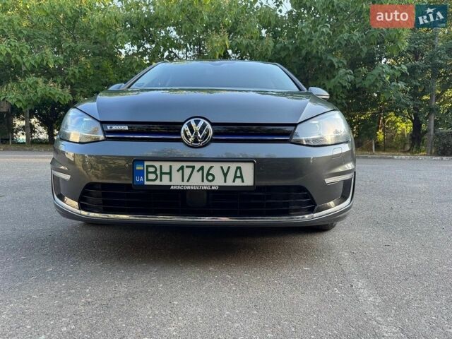 Серый Фольксваген e-Golf, объемом двигателя 0 л и пробегом 94 тыс. км за 13500 $, фото 1 на Automoto.ua