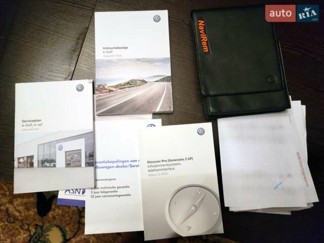 Серый Фольксваген e-Golf, объемом двигателя 0 л и пробегом 89 тыс. км за 17300 $, фото 28 на Automoto.ua