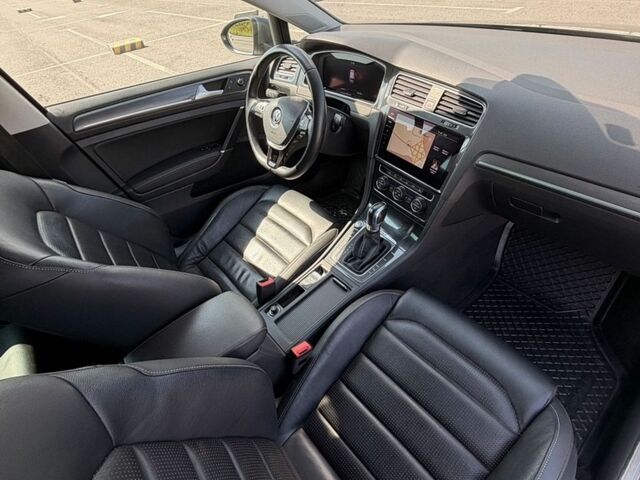 Серый Фольксваген e-Golf, объемом двигателя 0 л и пробегом 139 тыс. км за 13700 $, фото 26 на Automoto.ua