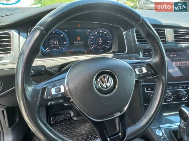 Серый Фольксваген e-Golf, объемом двигателя 0 л и пробегом 111 тыс. км за 12300 $, фото 6 на Automoto.ua