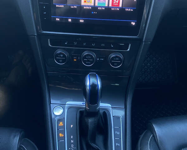 Серый Фольксваген e-Golf, объемом двигателя 0 л и пробегом 135 тыс. км за 14500 $, фото 18 на Automoto.ua