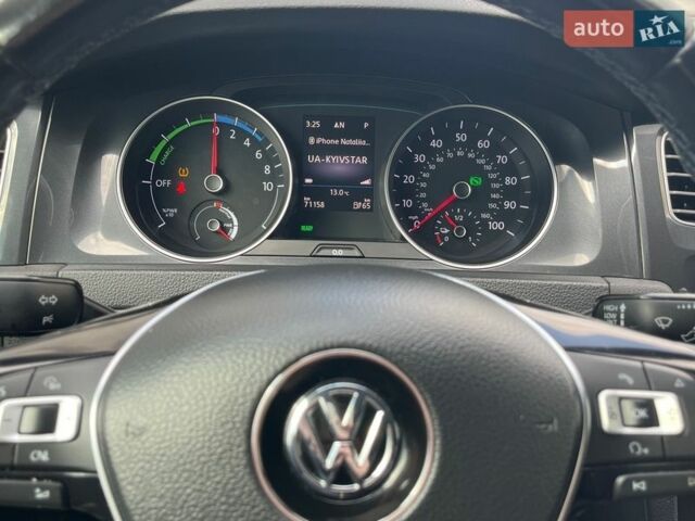Серый Фольксваген e-Golf, объемом двигателя 0 л и пробегом 71 тыс. км за 12000 $, фото 5 на Automoto.ua