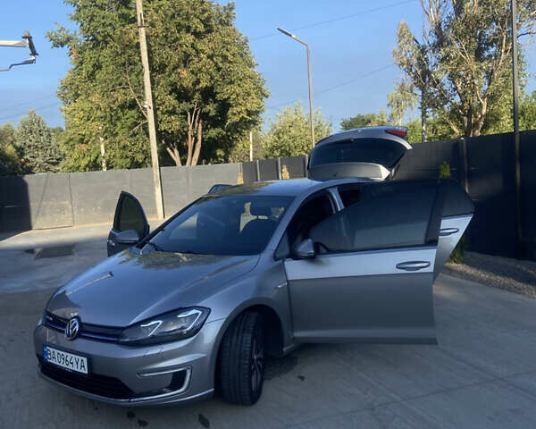 Серый Фольксваген e-Golf, объемом двигателя 0 л и пробегом 135 тыс. км за 14500 $, фото 6 на Automoto.ua