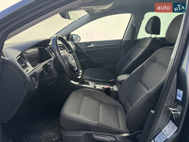 Серый Фольксваген e-Golf, объемом двигателя 0 л и пробегом 120 тыс. км за 12000 $, фото 9 на Automoto.ua