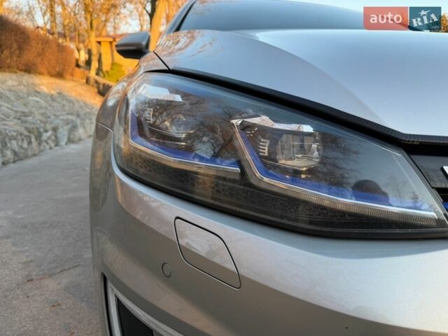 Серый Фольксваген e-Golf, объемом двигателя 0 л и пробегом 142 тыс. км за 14200 $, фото 9 на Automoto.ua
